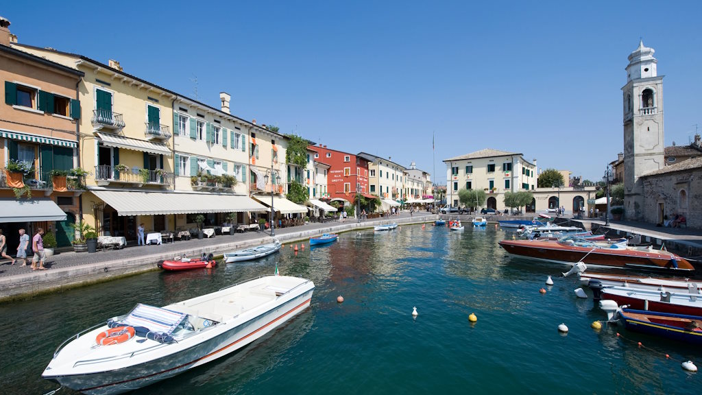 Lazise Hafenbecken Titelbild Markt in Lazise