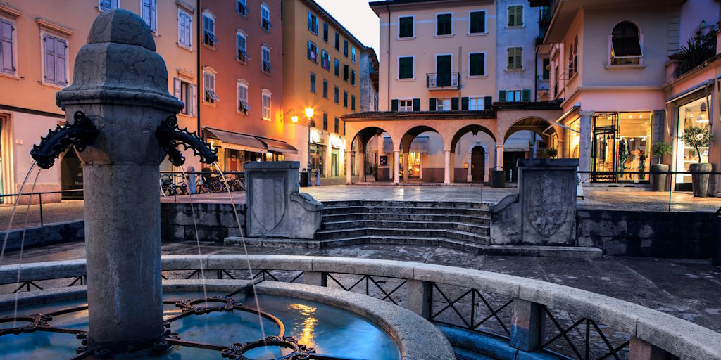 Riva del Garda am Abend