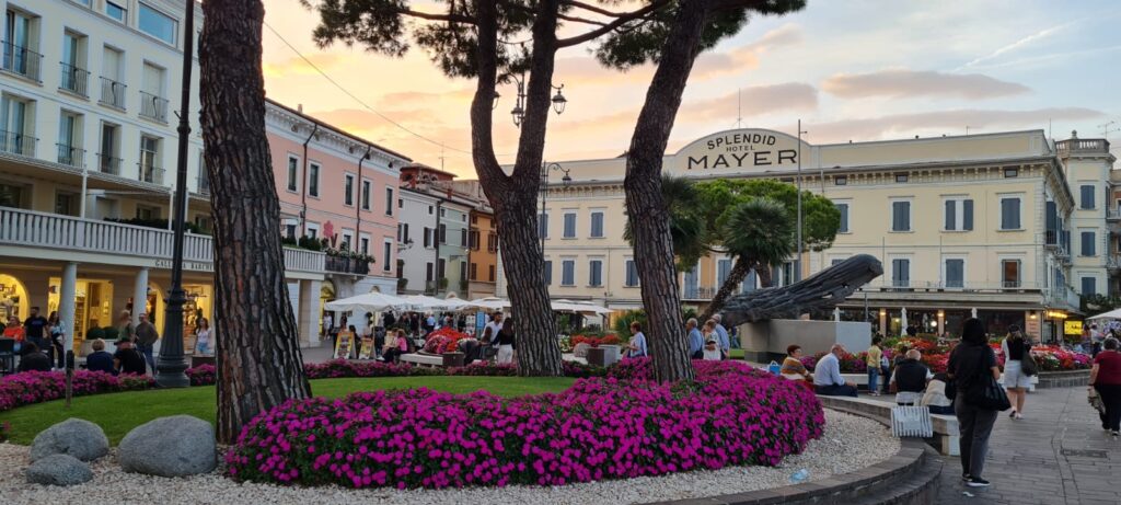 Desenzano del Garda Altstadt mit Hotel Slendid Mayer